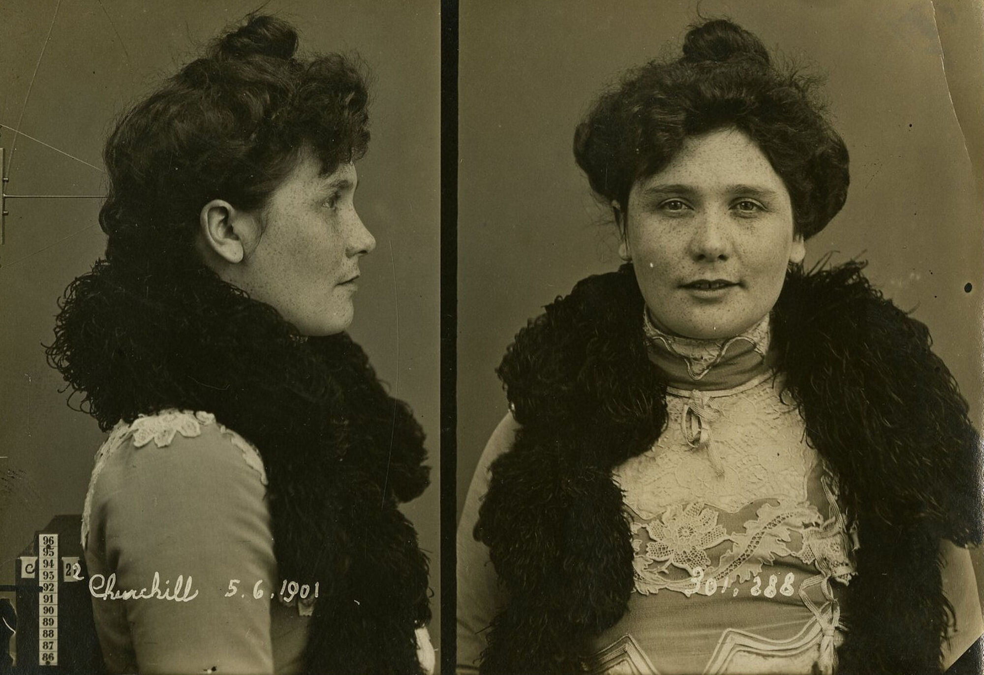 Photographie judiciaire face/profil élaborée par les services dirigés par Alphonse Bertillon, fin XIXe - début XXe siècle.
Archives de la préfecture de Police de Paris, YB 12
