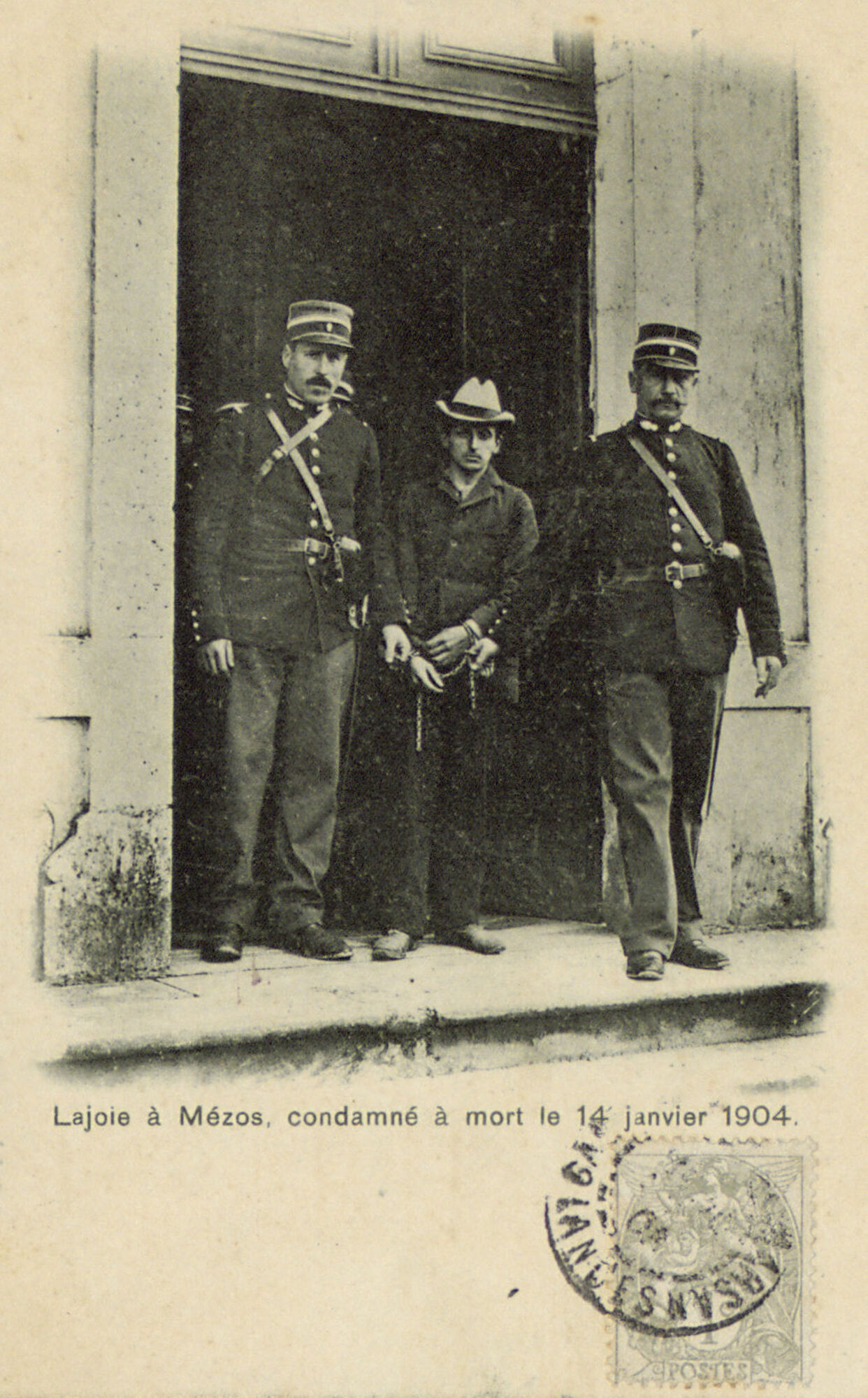 Carte postale, « Lajoie à Mézos, condamné à mort le 14 janvier 1904 »,1904.
AD 40, 1 Fi 5390
