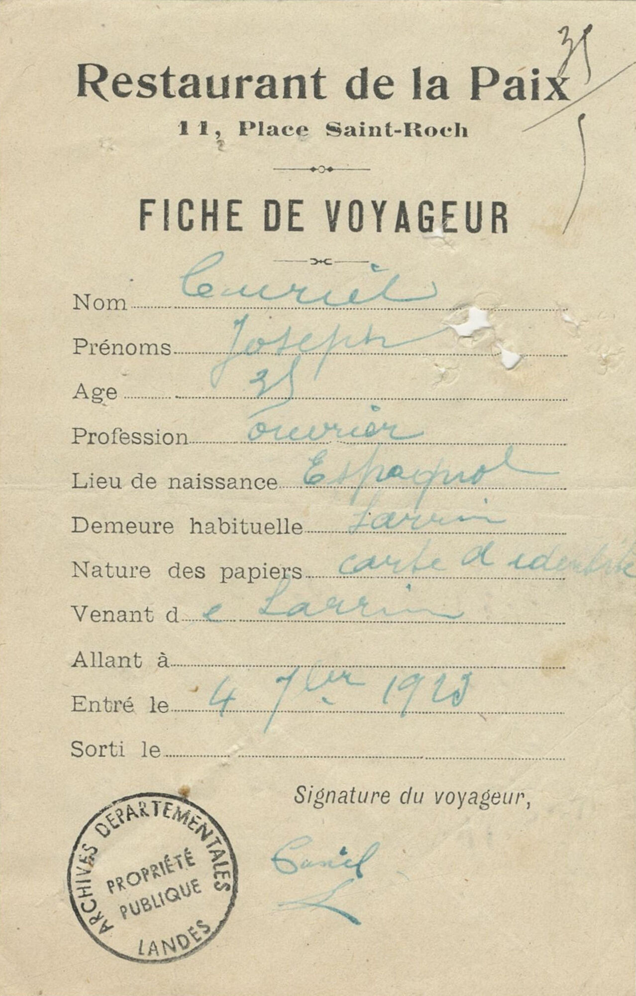 Lettre du Lieutenant commandant la section de la gendarmerie de Sabres au Capitaine commandant de l’arrondissement à Mont-de-Marsan, l’informant que Jacinto Jimenez et José Curiel se trouveraient dans les Landes sous de fausses identités et qu’ils pourraient faire l’avis de recherches dans les scieries ou les exploitations forestières du département.
Archives départementales de la Gironde, 1493 W 222
