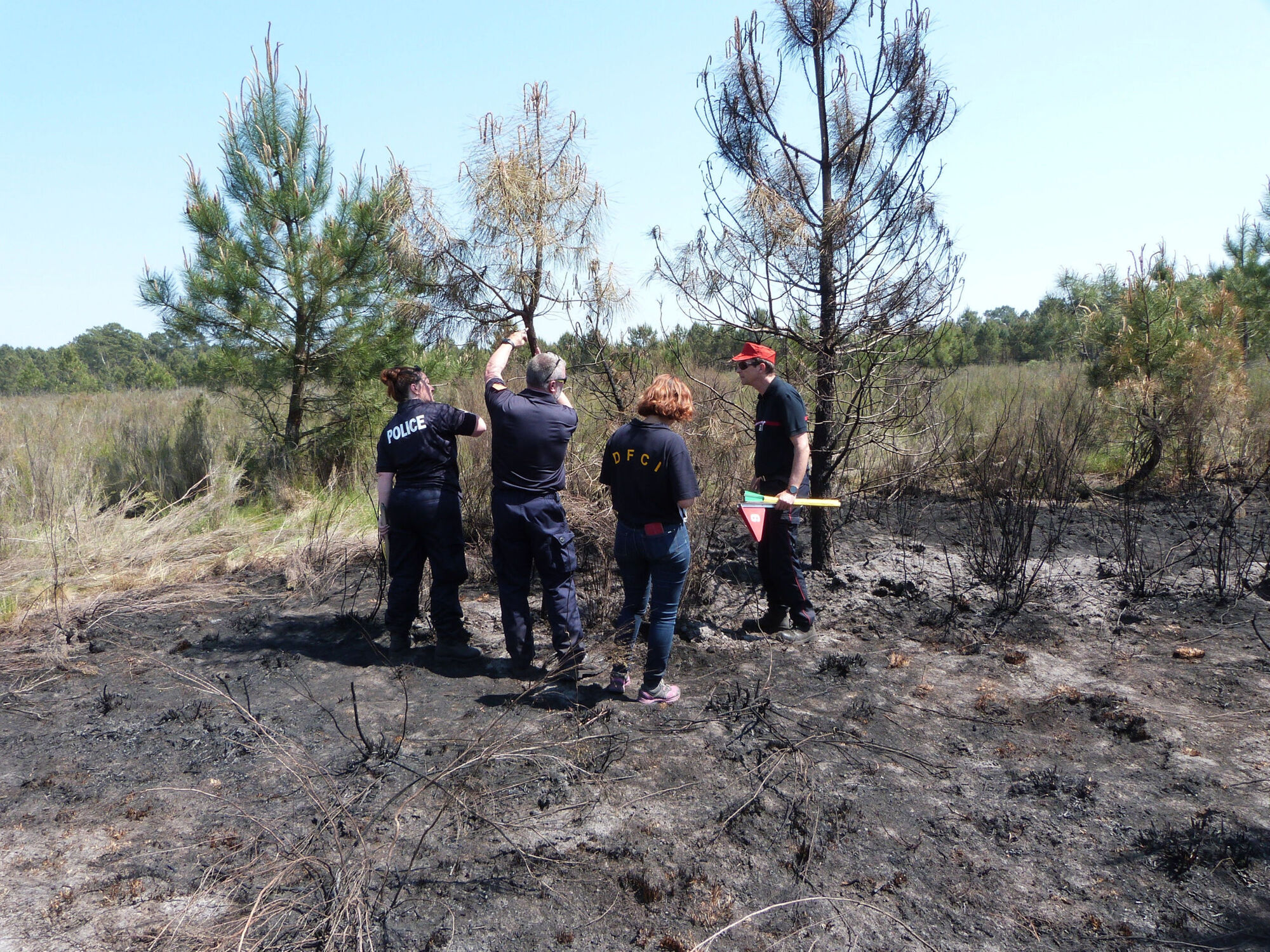 Photographie d’une intervention de la Cellule de Recherche des Causes et Circonstances d’Incendie.
Gendarmerie nationale, Groupement de gendarmerie départementale des Landes
